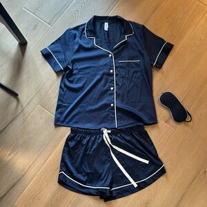 Stars above short sleeve/shorts pj set. Navy blue size M with eye mask